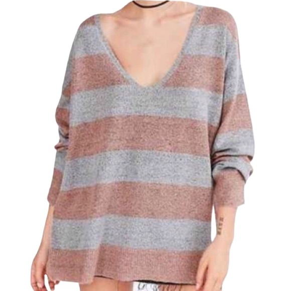 BDG UO Oversized Sweater Size Medium NWT - Picture 1 of 5